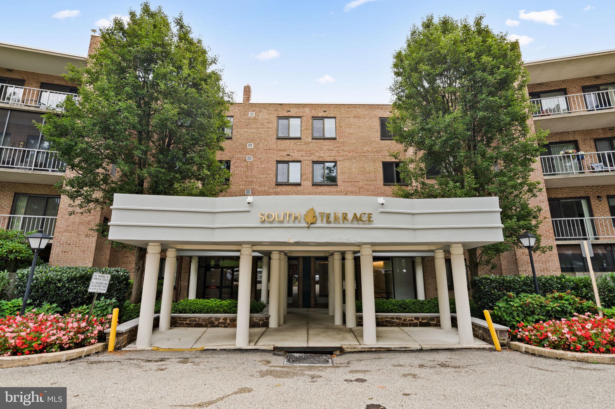 1637 OAKWOOD DRIVE CONDO 215