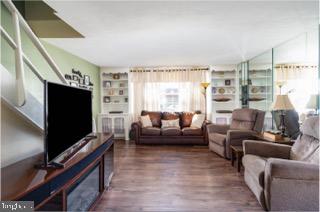 FOX CHASE - Residential