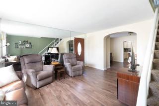 FOX CHASE - Residential