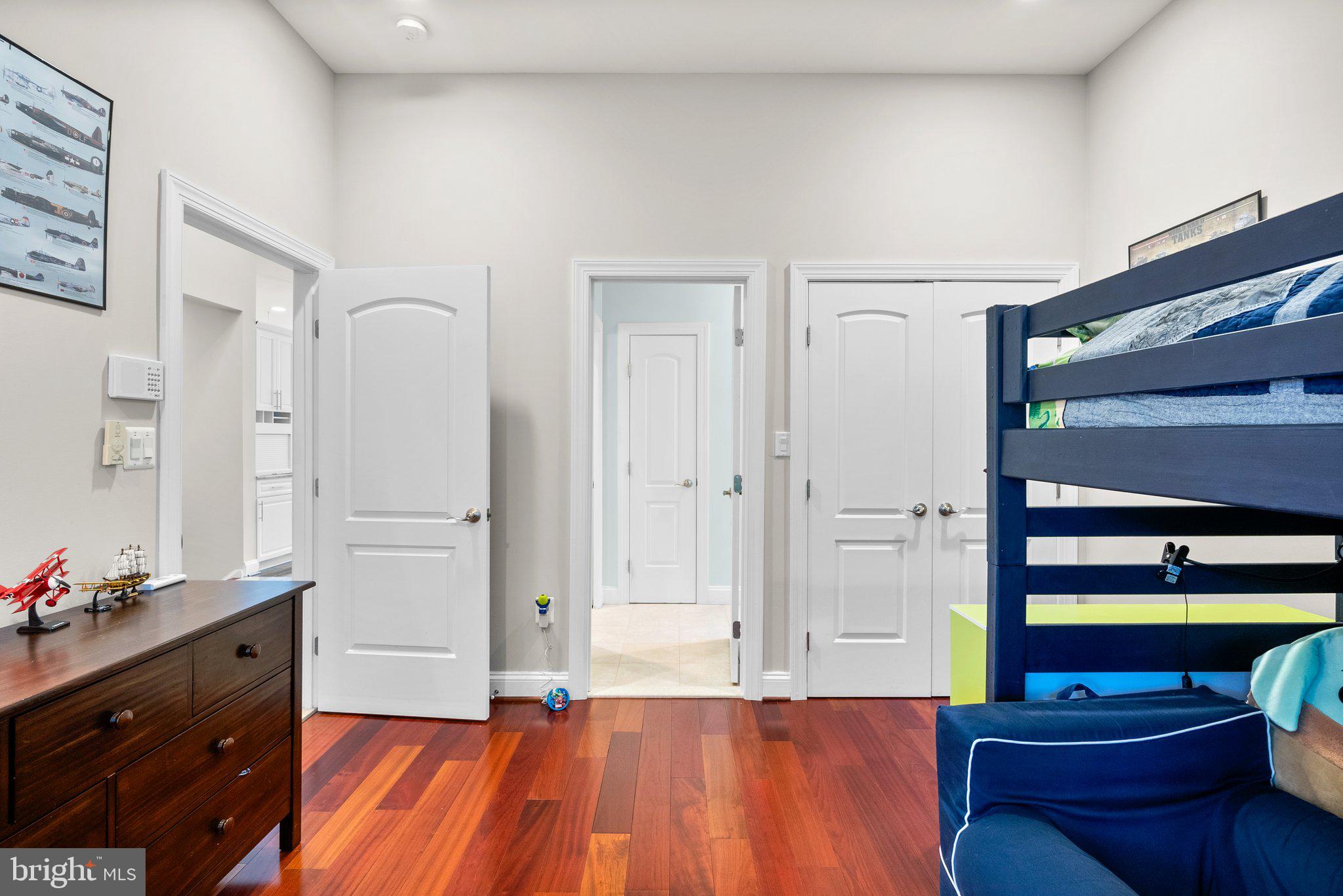 MANHATTAN BEACH - Residential