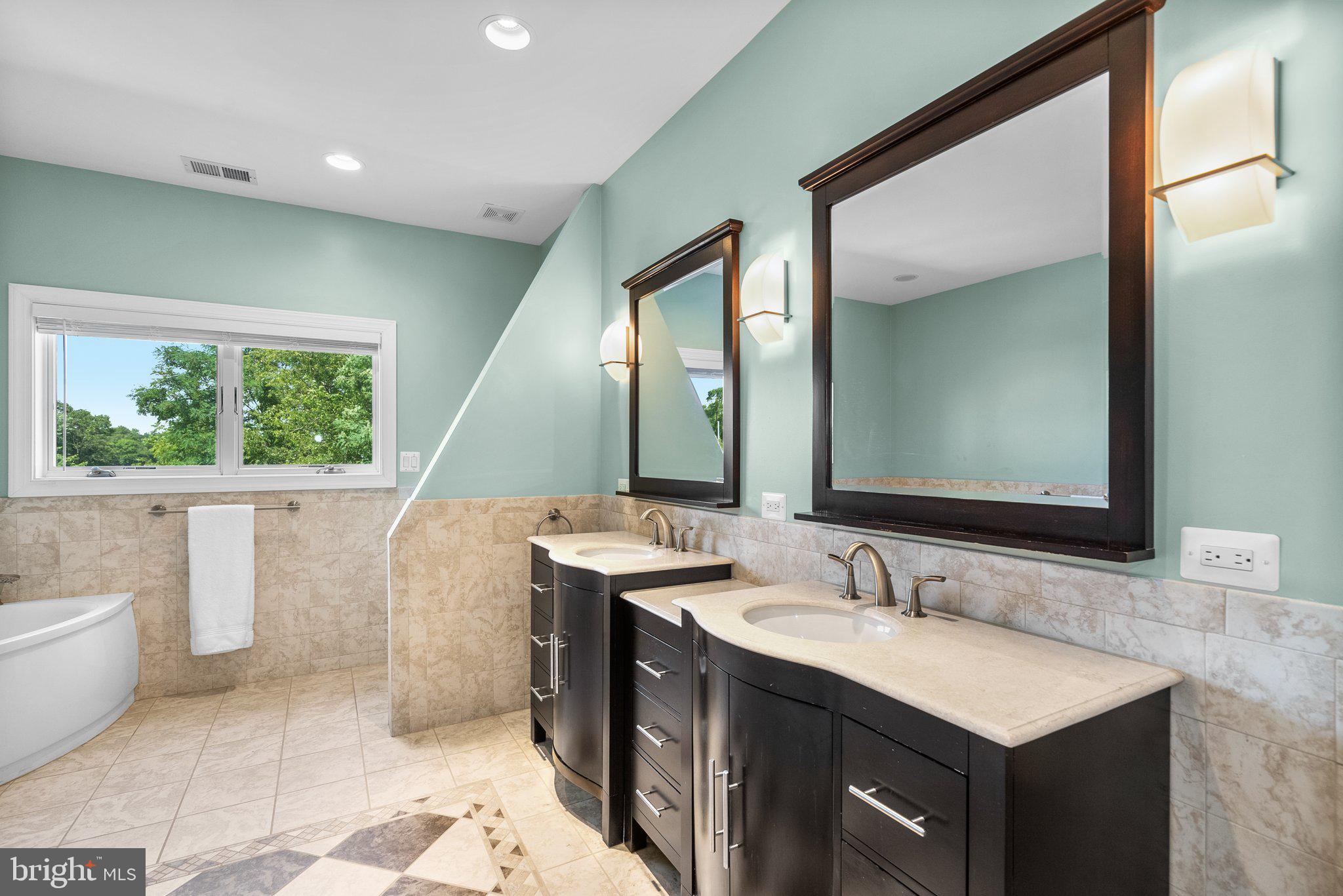 MANHATTAN BEACH - Residential