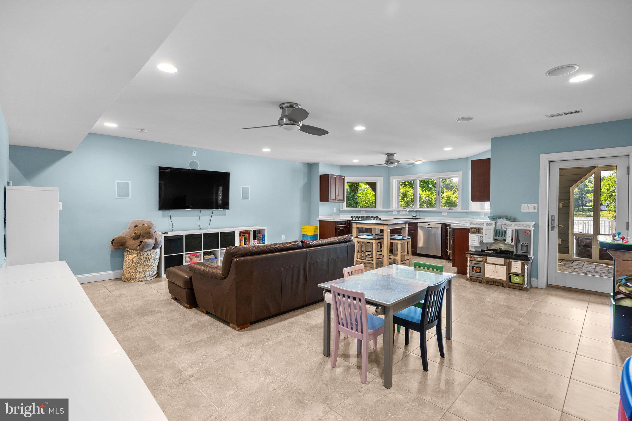 MANHATTAN BEACH - Residential