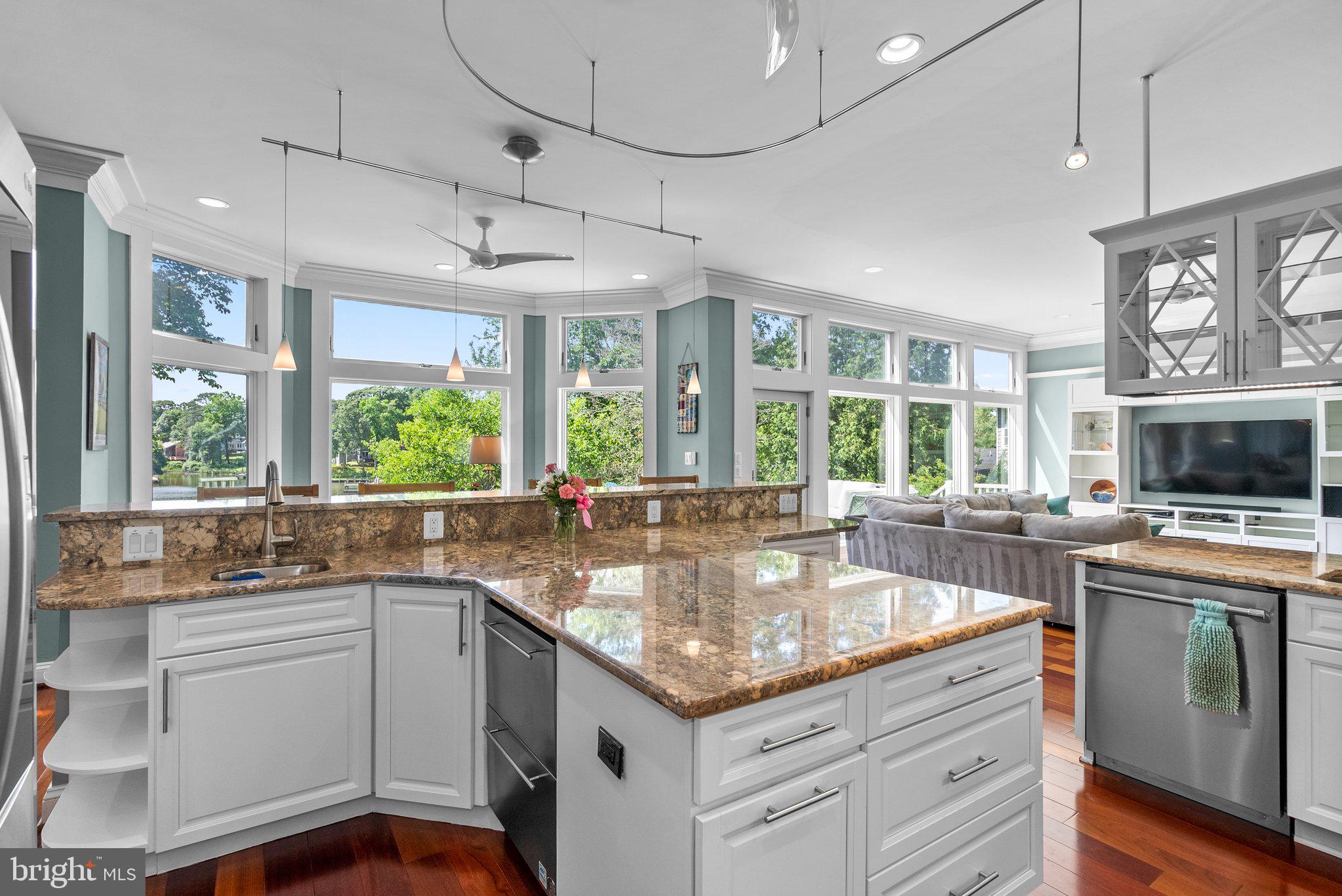 MANHATTAN BEACH - Residential