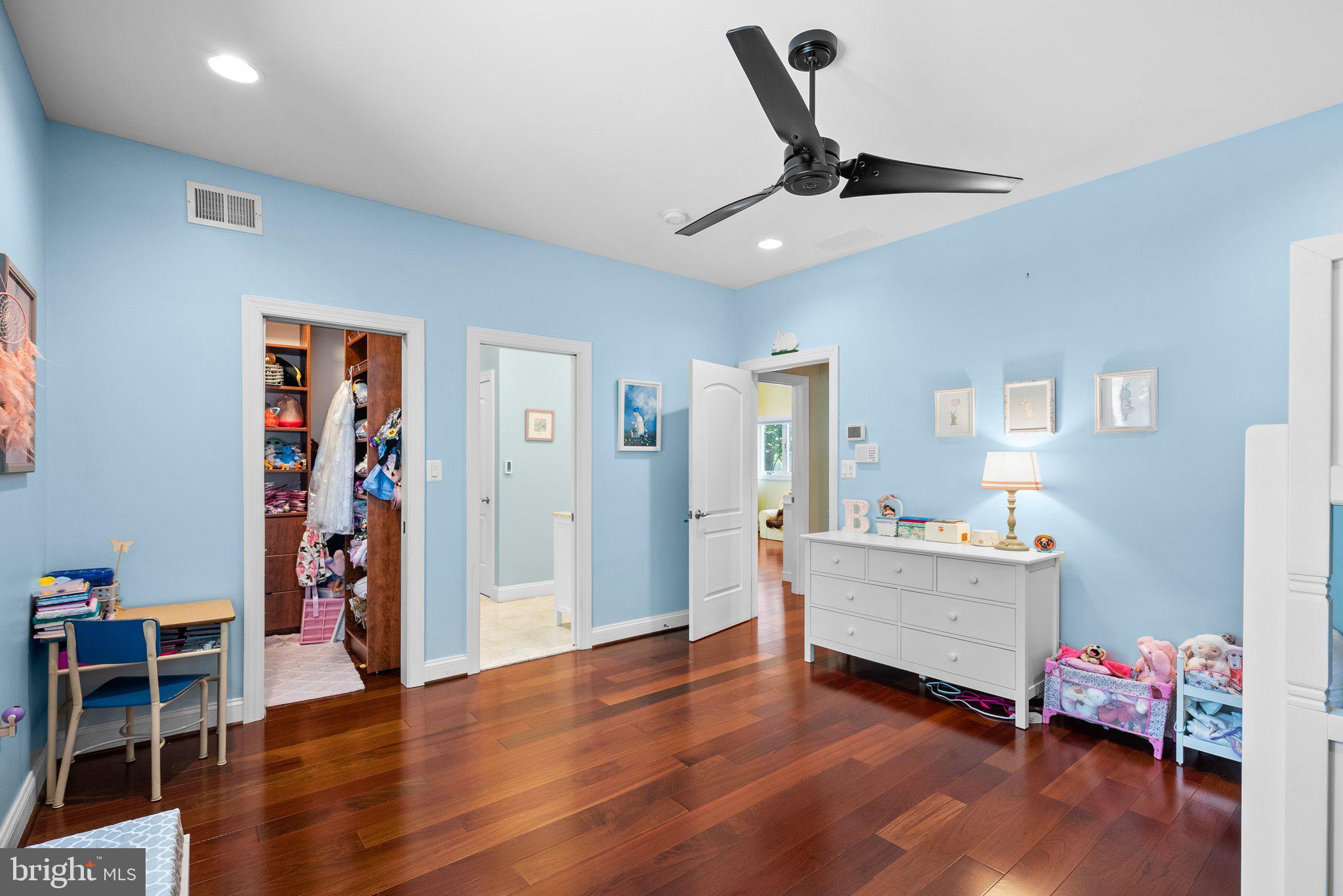 MANHATTAN BEACH - Residential