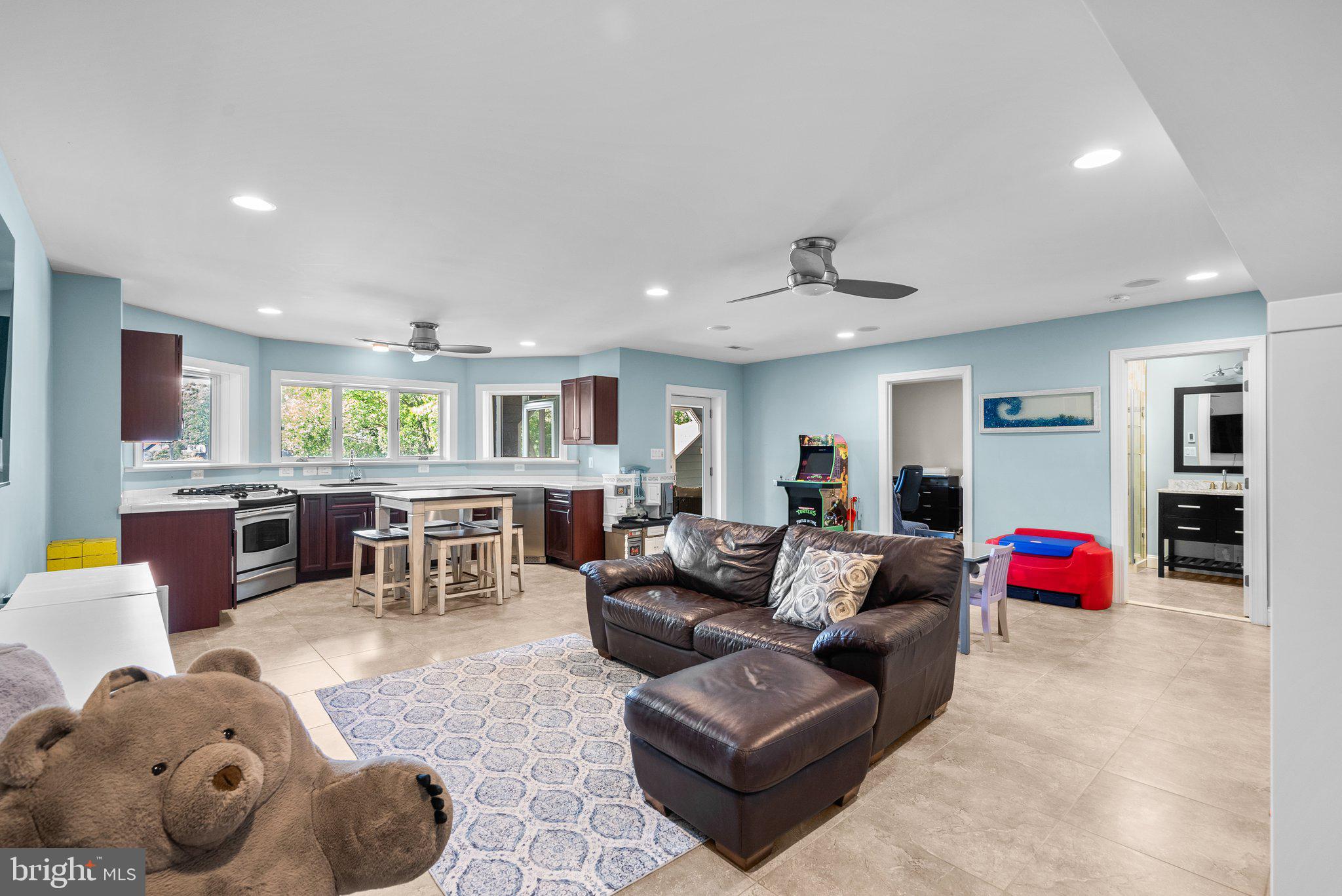 MANHATTAN BEACH - Residential