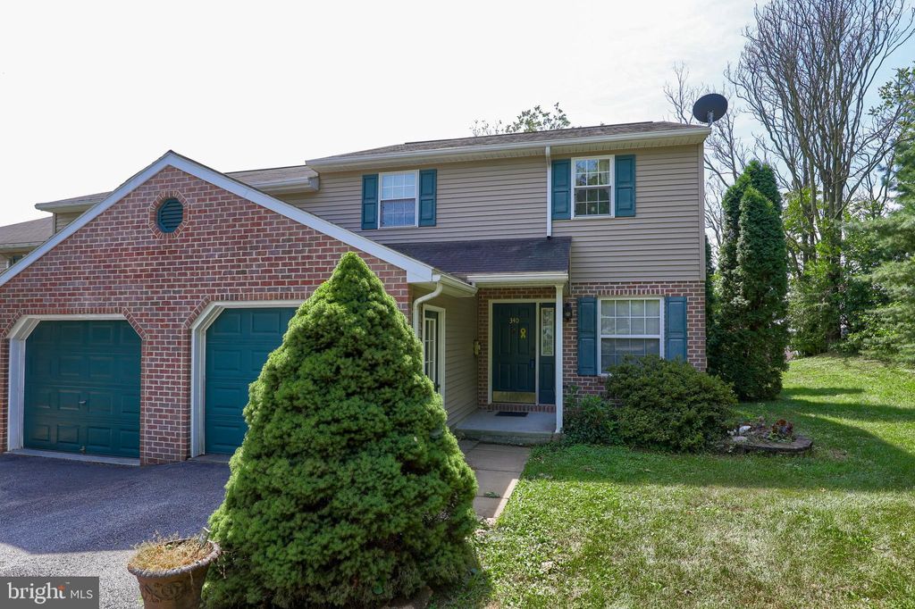 Photo of 340 CARDINAL LN, LEOLA, PA 17540 (MLS # PALA2039714)