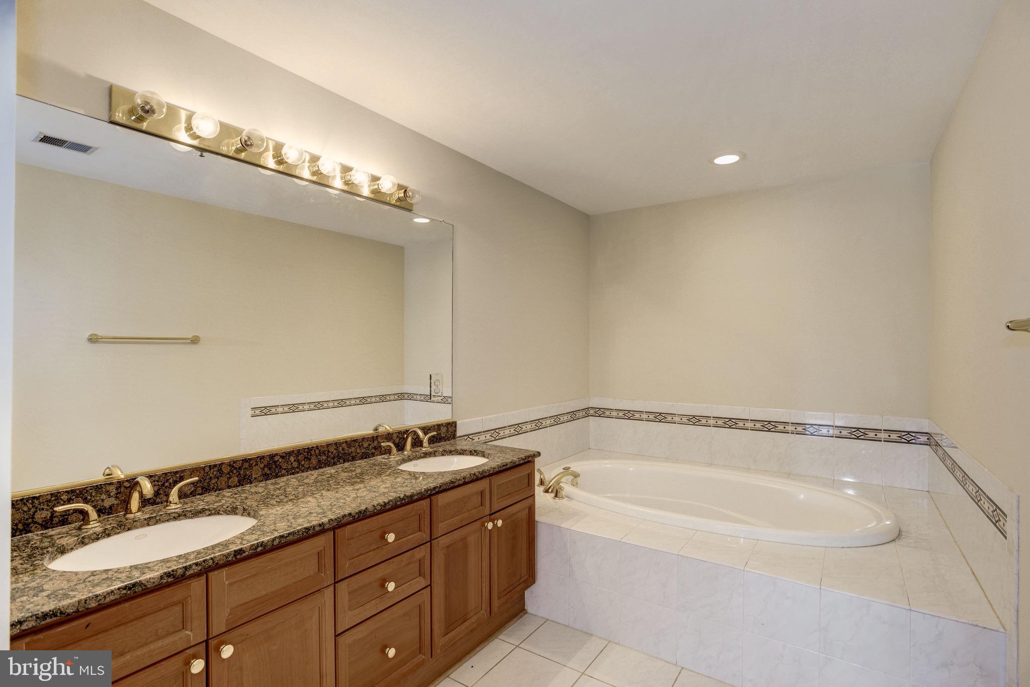 DAKOTA - Residential Lease