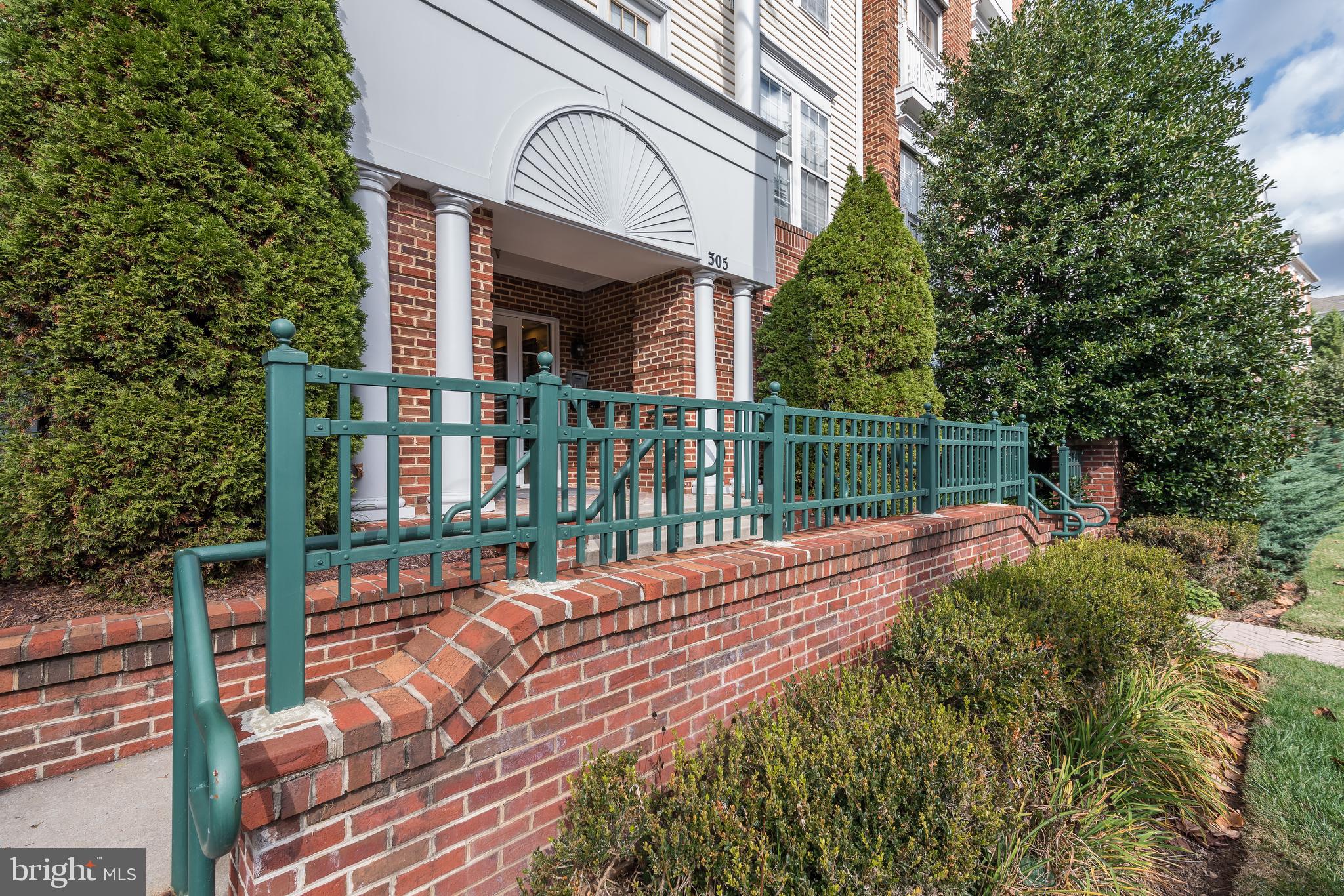 305 REDLAND BOULEVARD 101