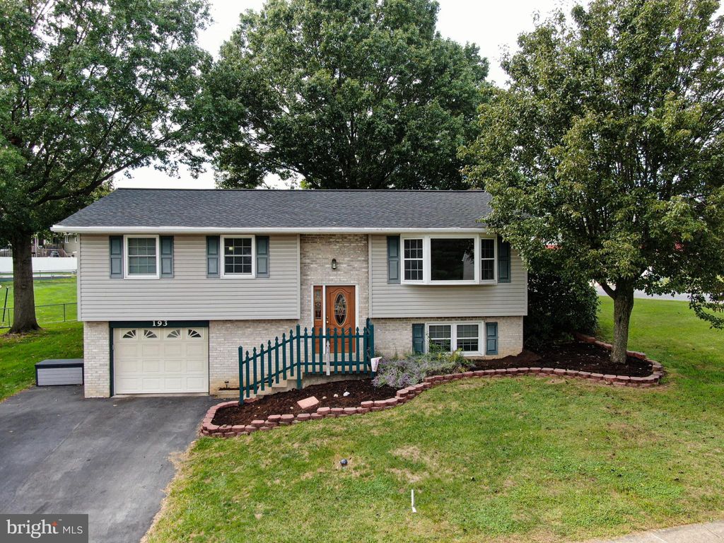 Photo of 193 BOOMERANG DR, EPHRATA, PA 17522 (MLS # PALA2040878)