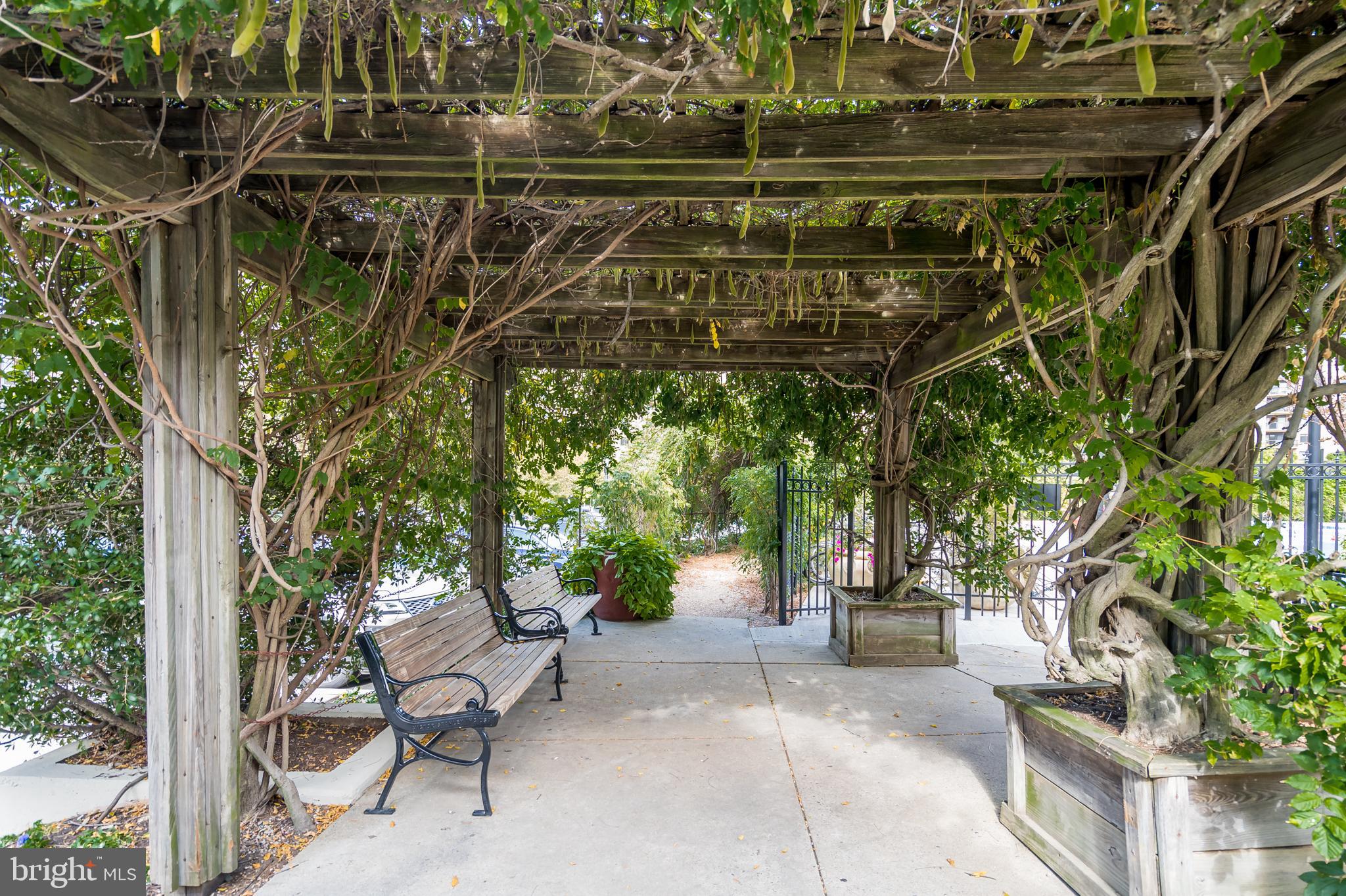 ROTONDA - Residential Lease