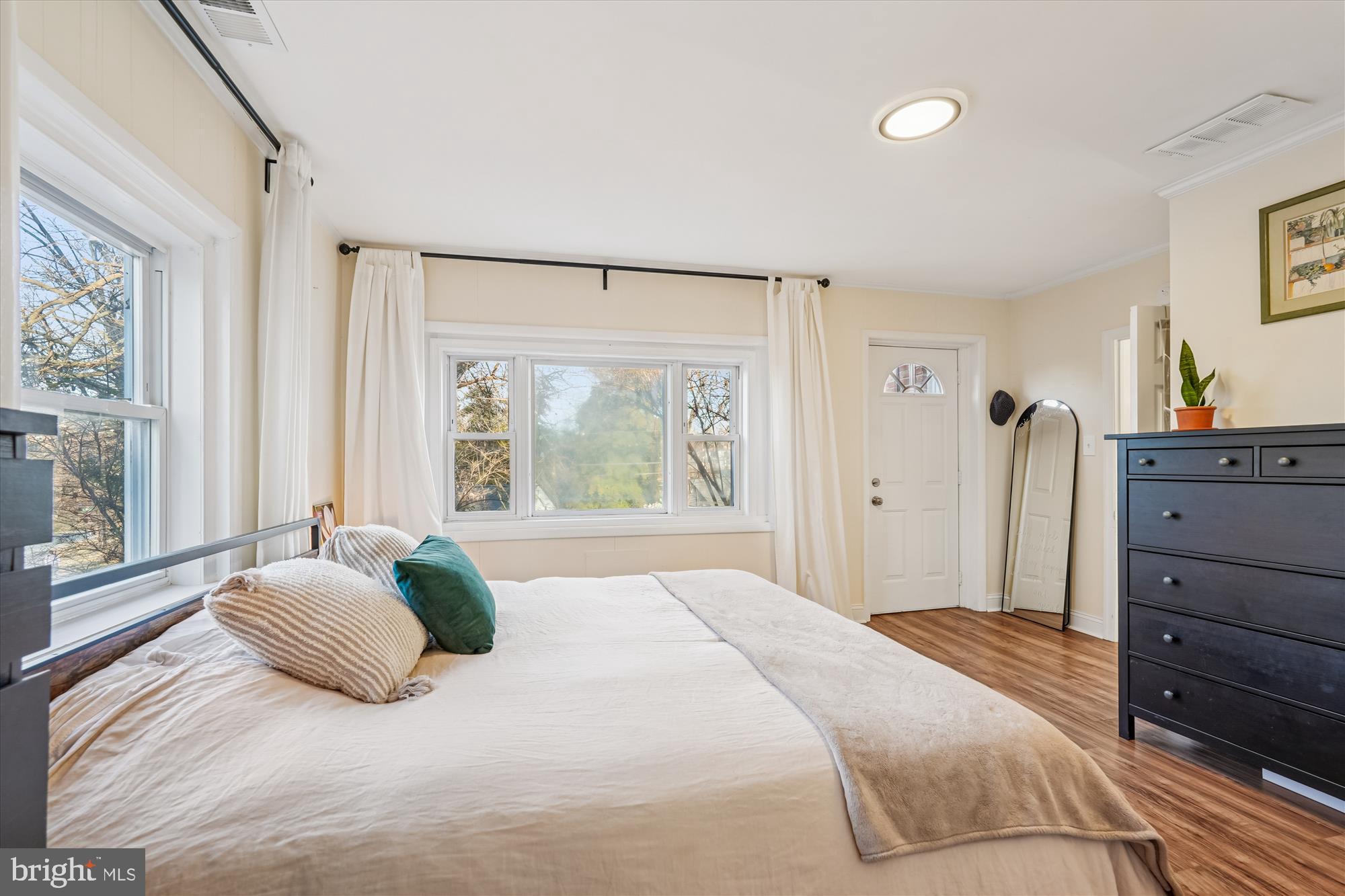 CONNECTICUT GARDENS - Residential