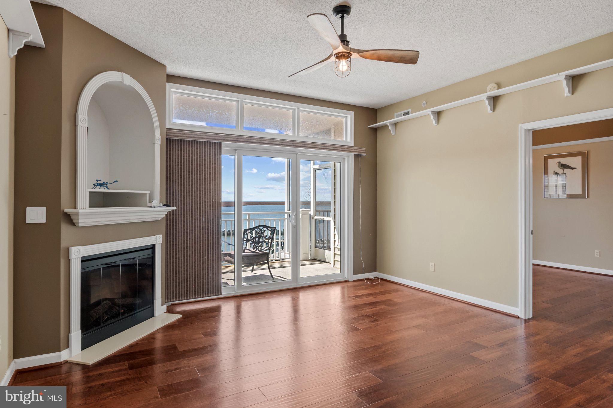 HARBOUR LIGHT CONDOS - Residential