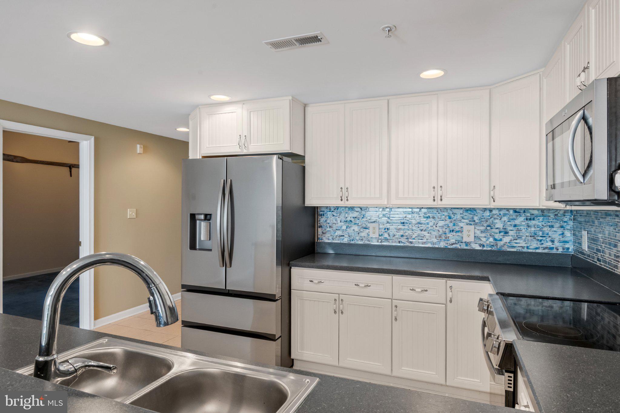 HARBOUR LIGHT CONDOS - Residential