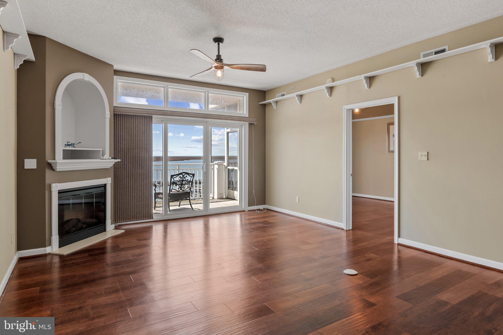 HARBOUR LIGHT CONDOS - Residential