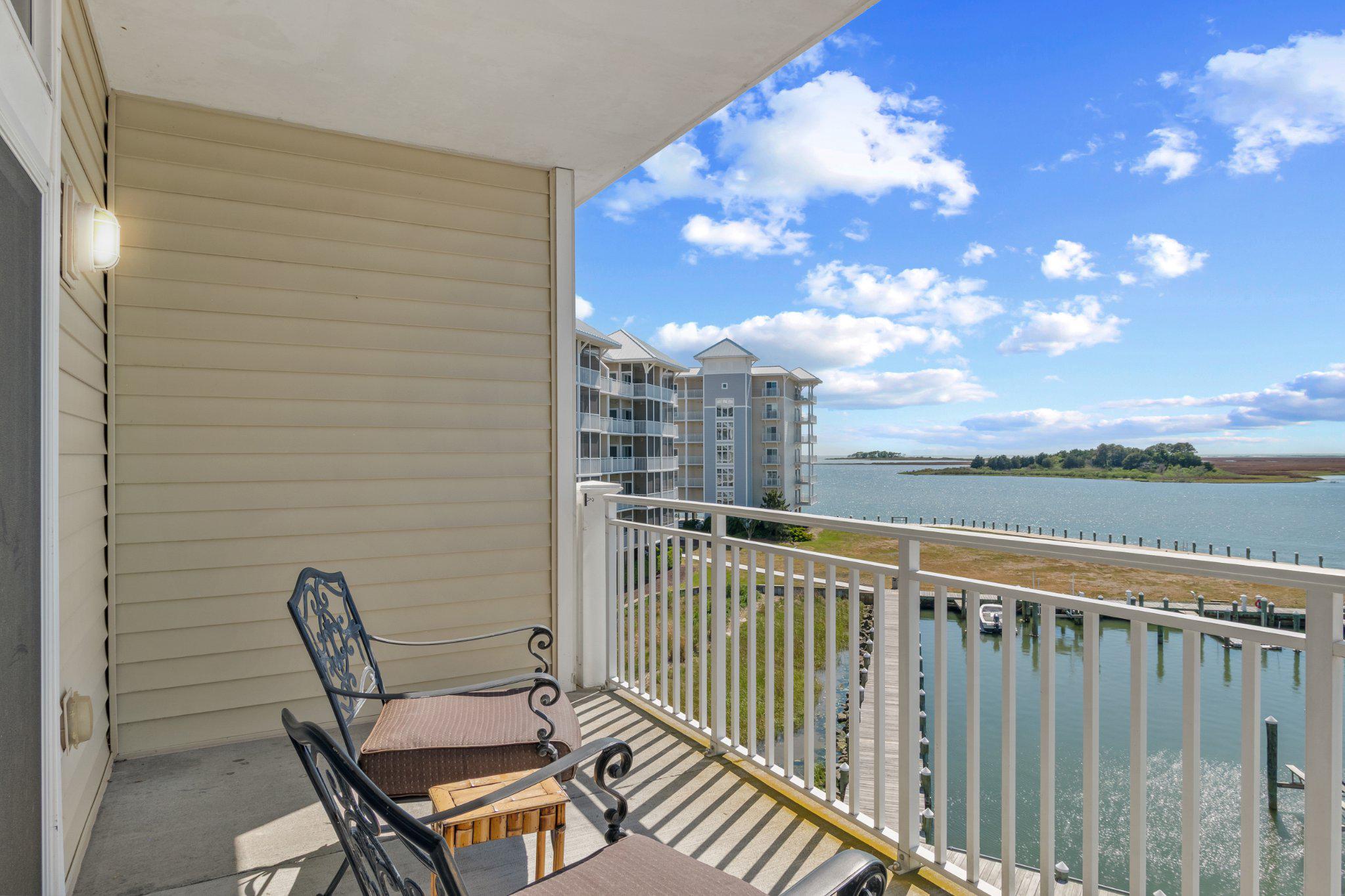 HARBOUR LIGHT CONDOS - Residential