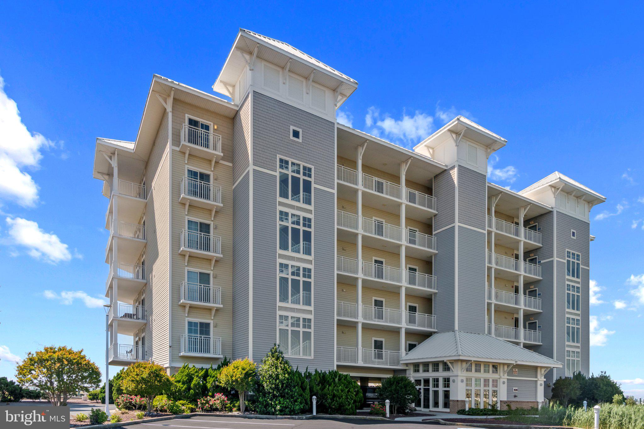 HARBOUR LIGHT CONDOS - Residential