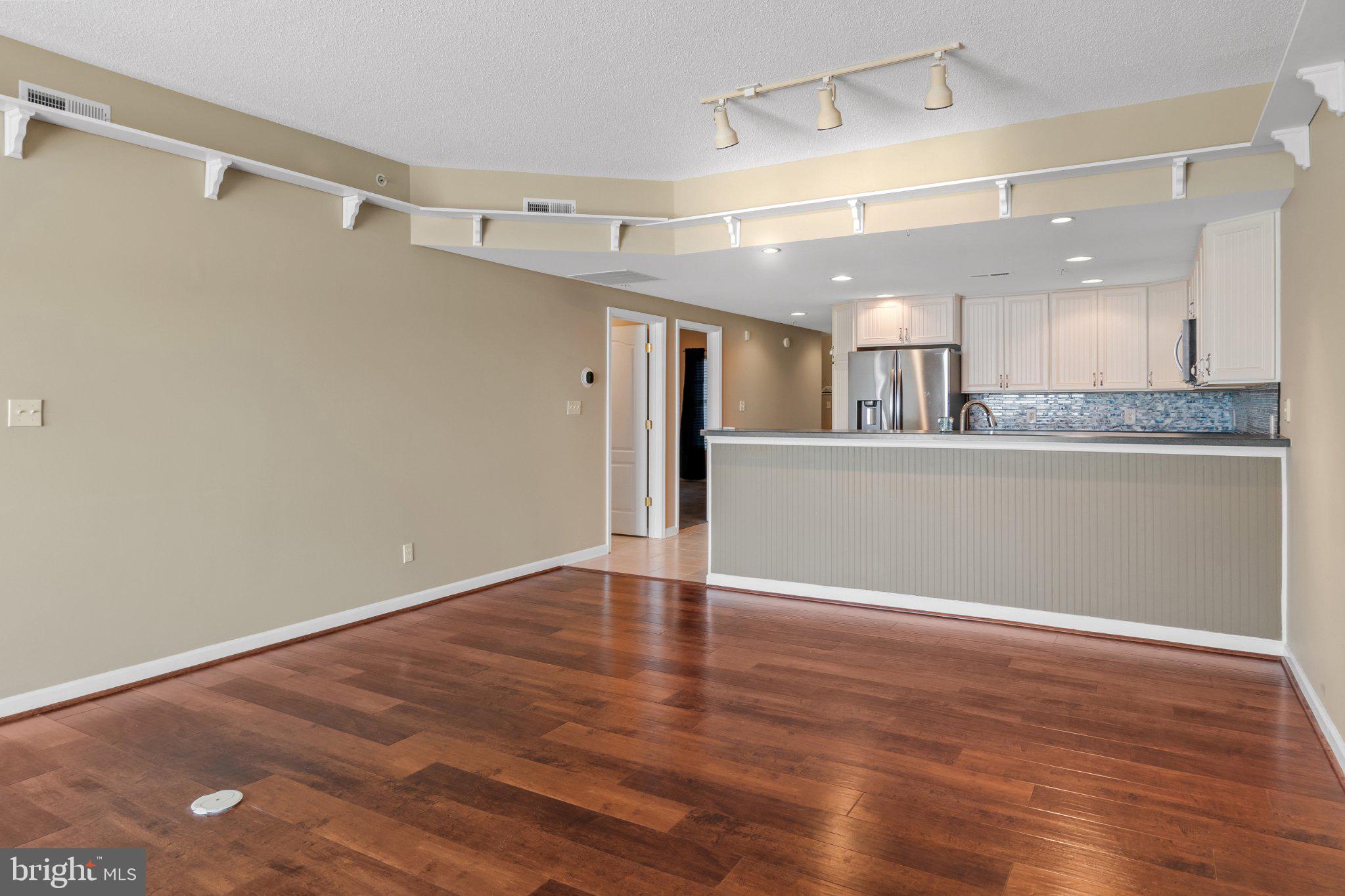 HARBOUR LIGHT CONDOS - Residential