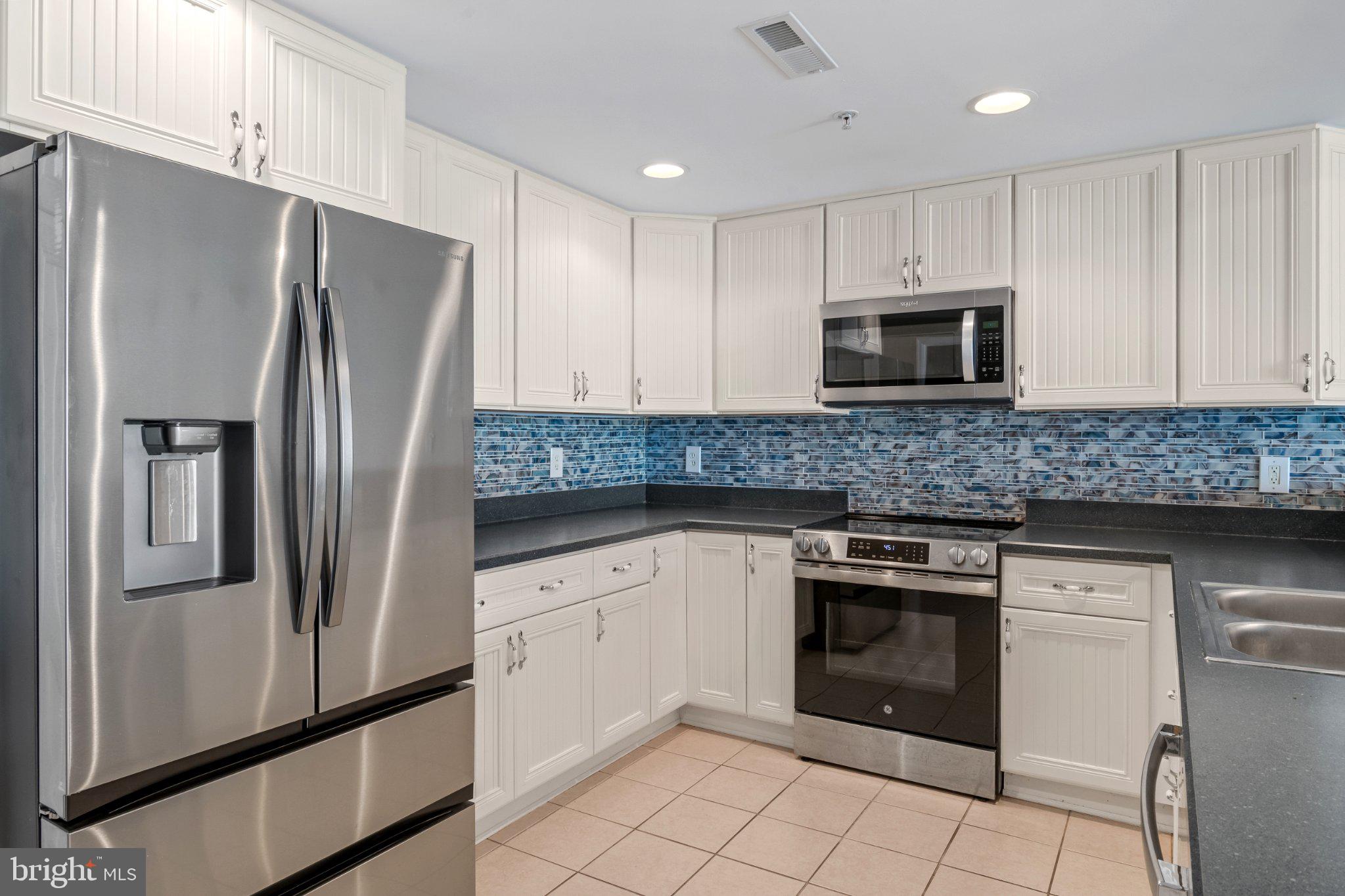 HARBOUR LIGHT CONDOS - Residential