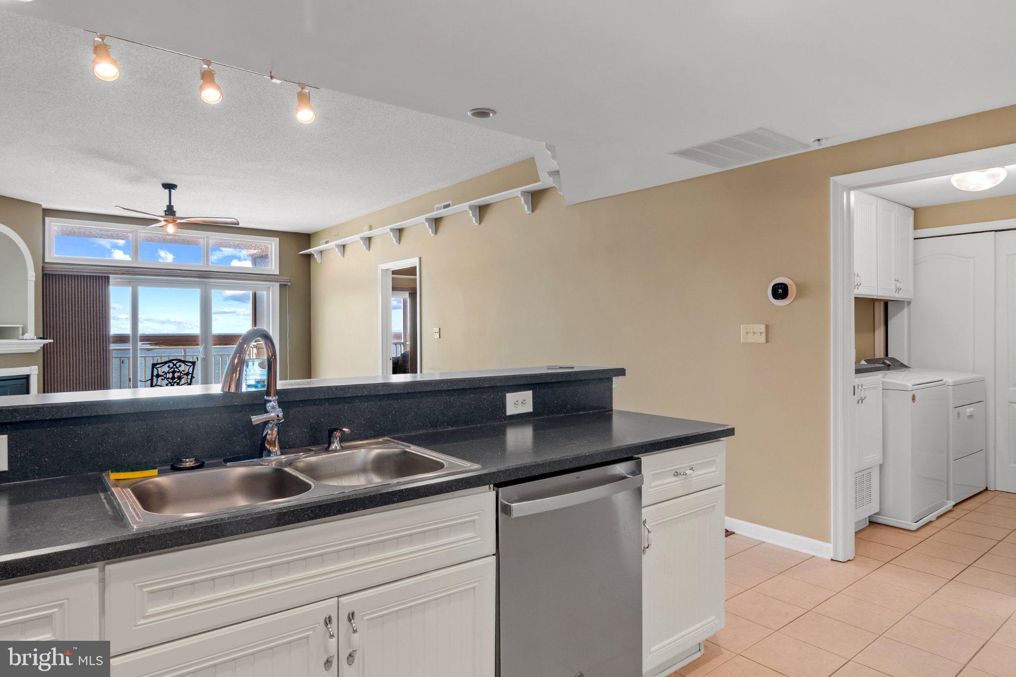 HARBOUR LIGHT CONDOS - Residential