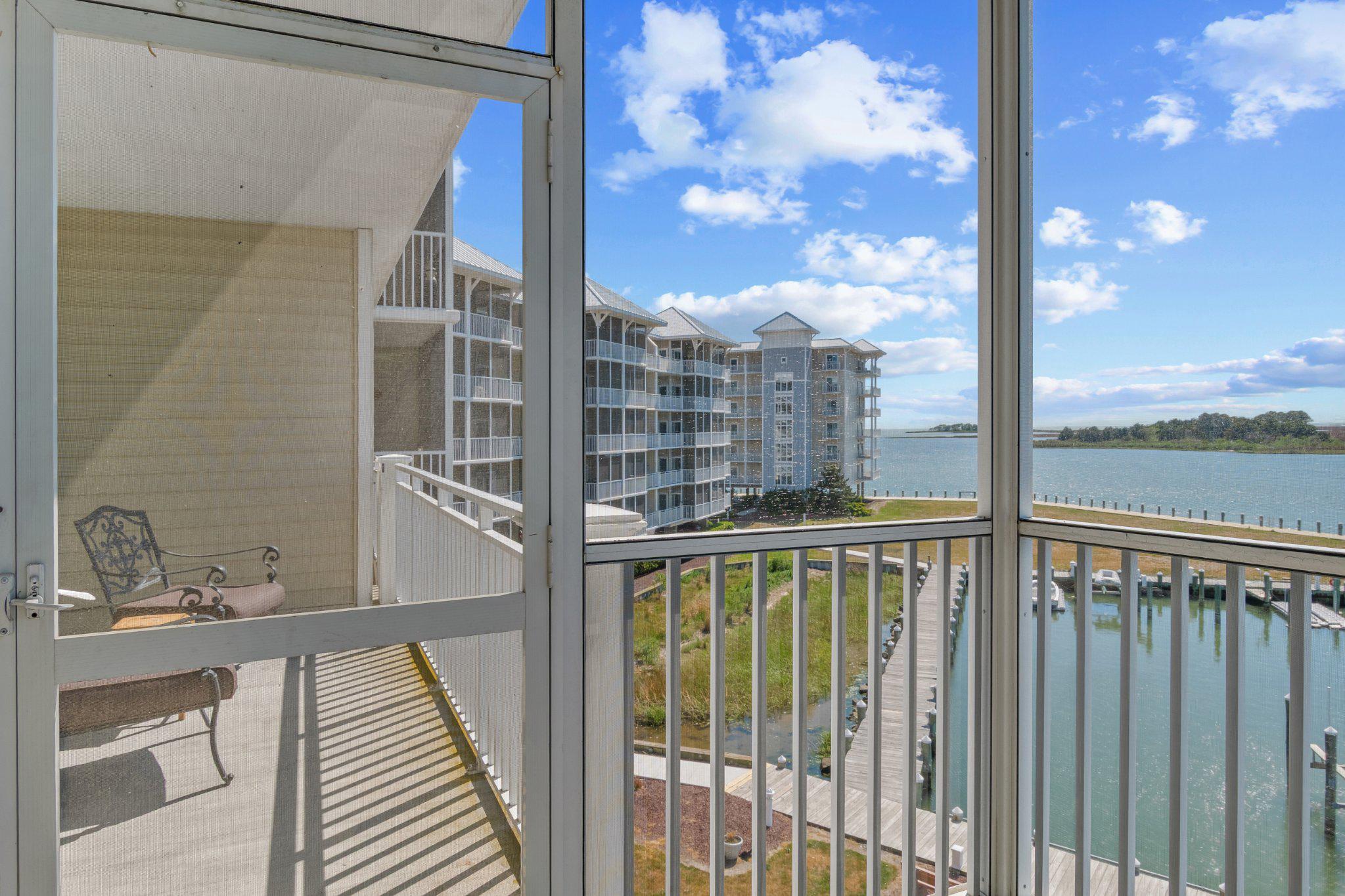HARBOUR LIGHT CONDOS - Residential