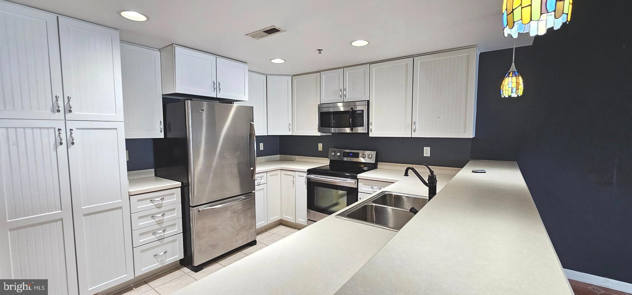 HARBOUR LIGHT CONDOS - Residential