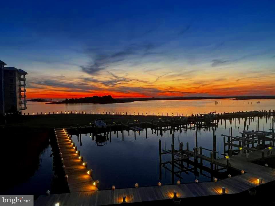 HARBOUR LIGHT CONDOS - Residential