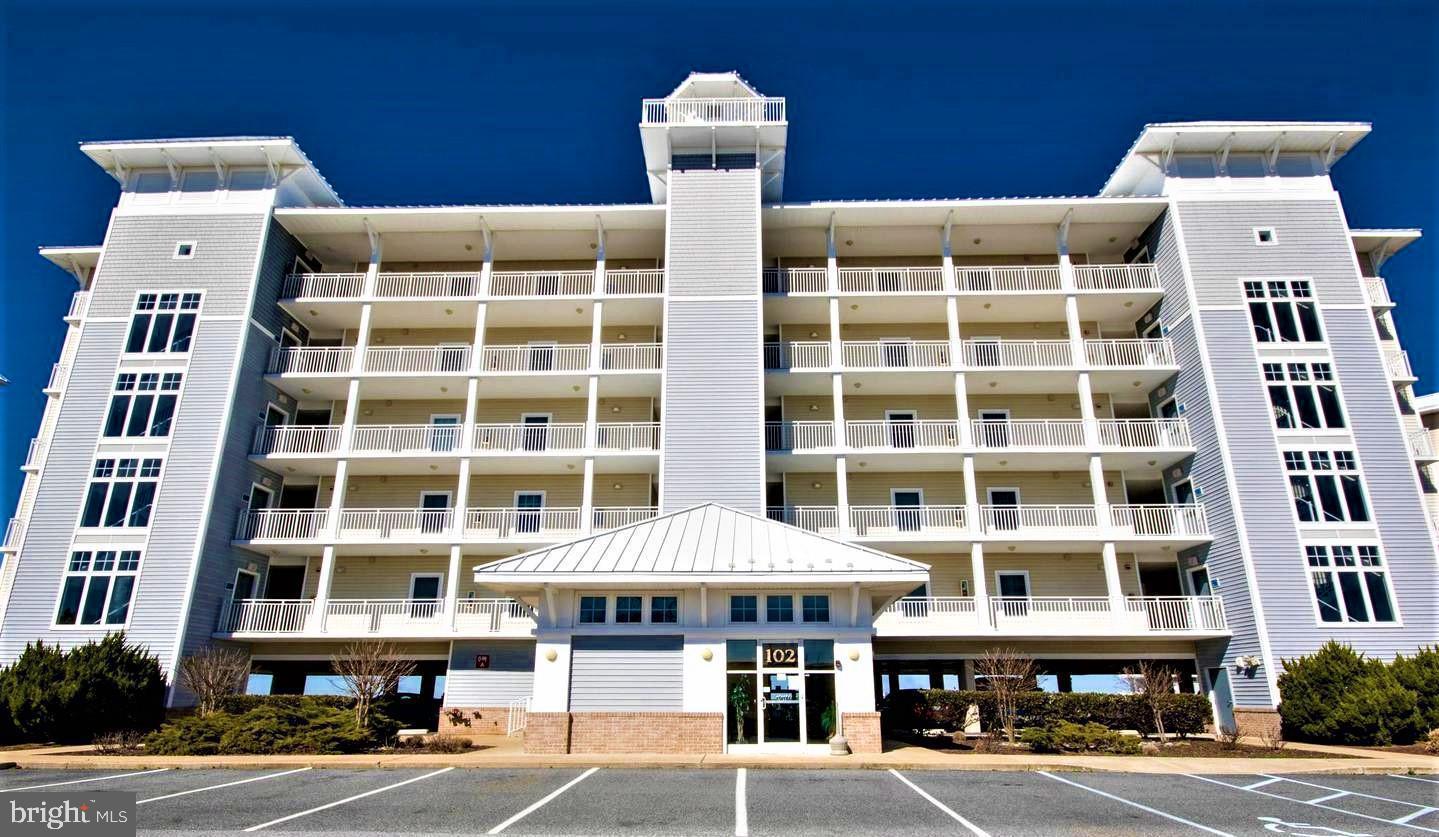 HARBOUR LIGHT CONDOS - Residential