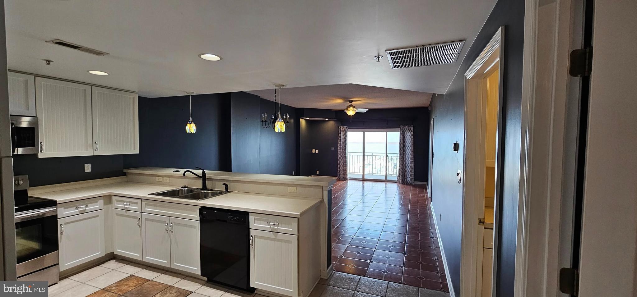 HARBOUR LIGHT CONDOS - Residential