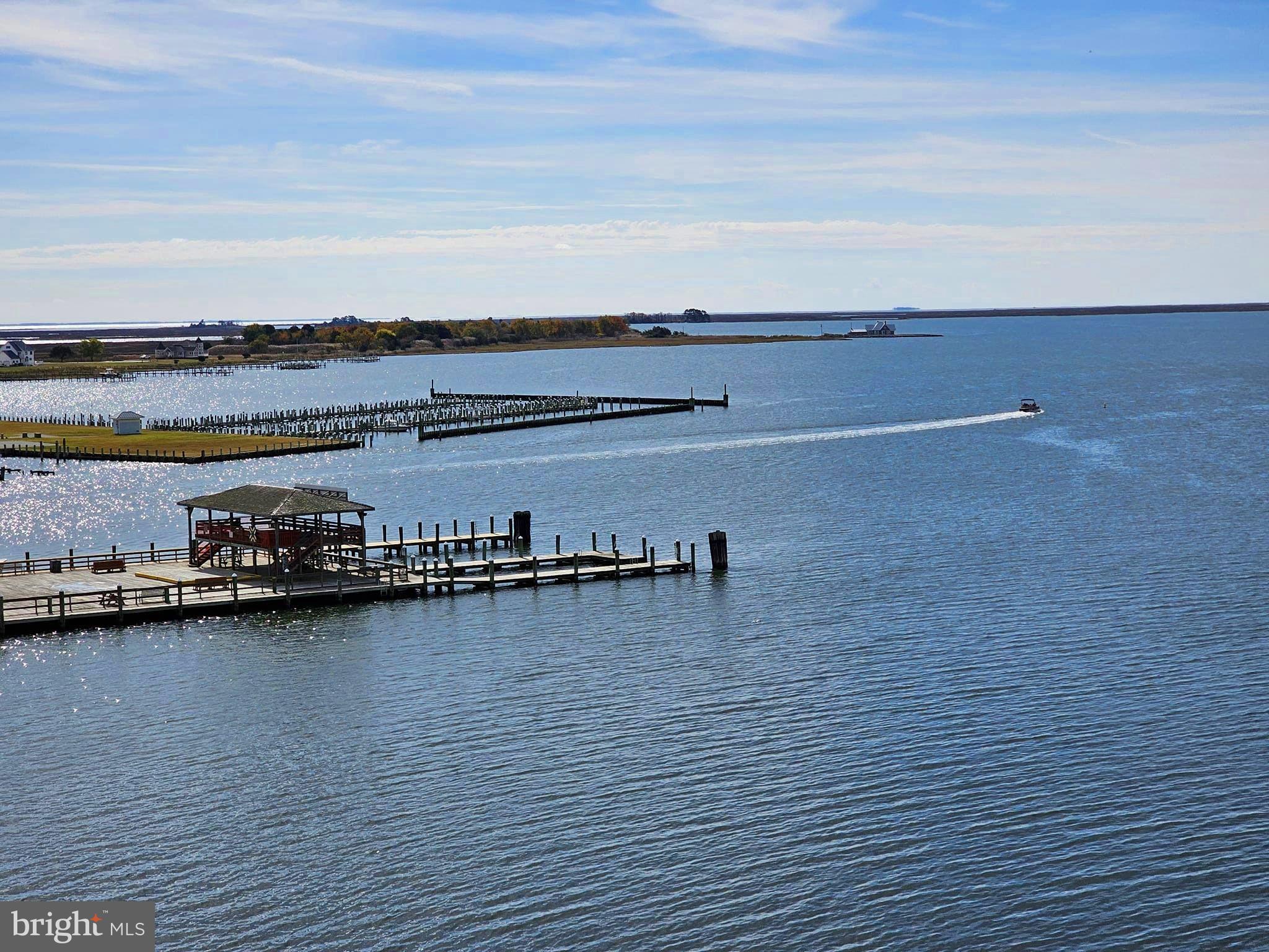 HARBOUR LIGHT CONDOS - Residential