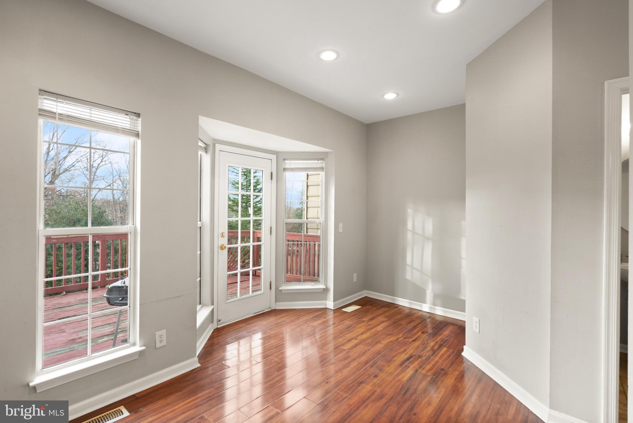 RIVER OAKS - Residential