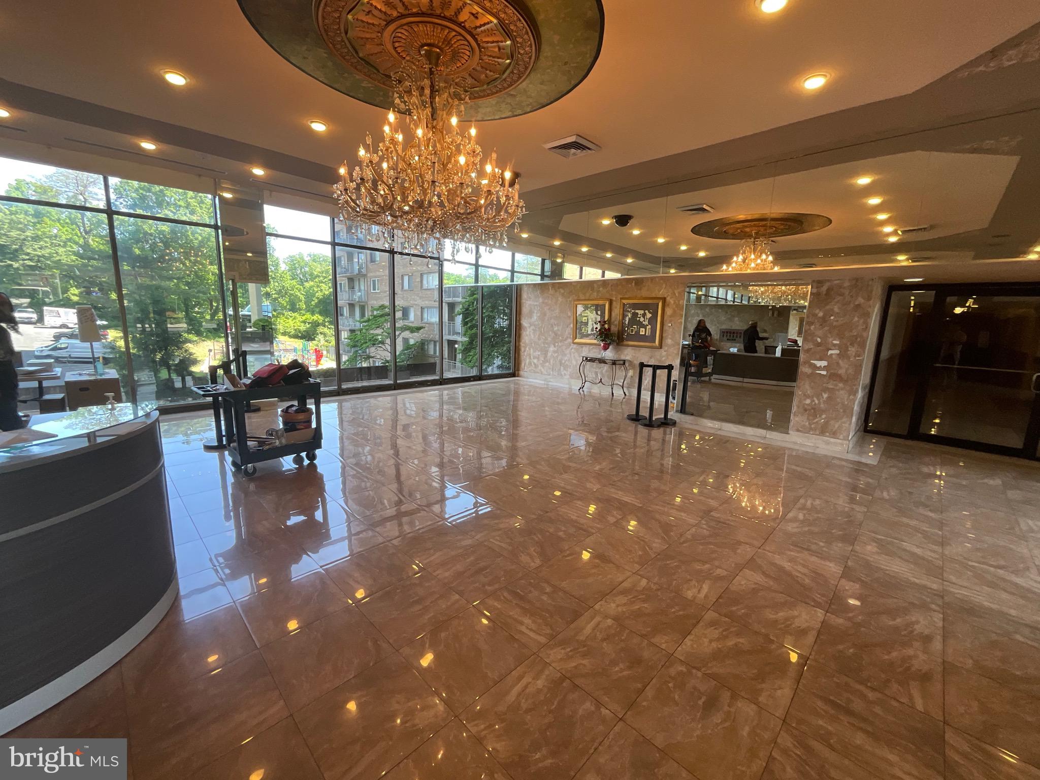 PRESIDENTIAL TOWERS - Residential