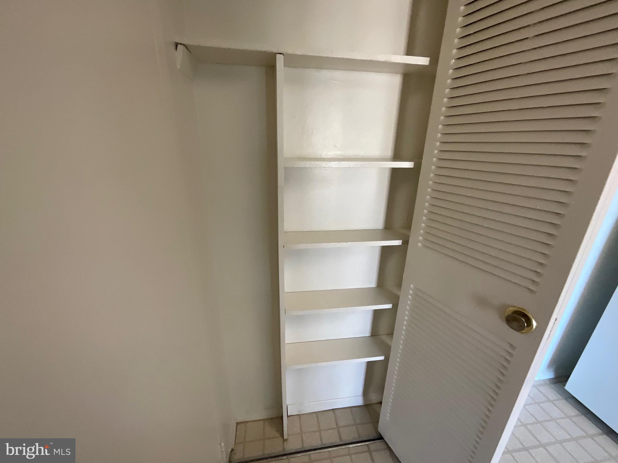 PRESIDENTIAL TOWERS - Residential