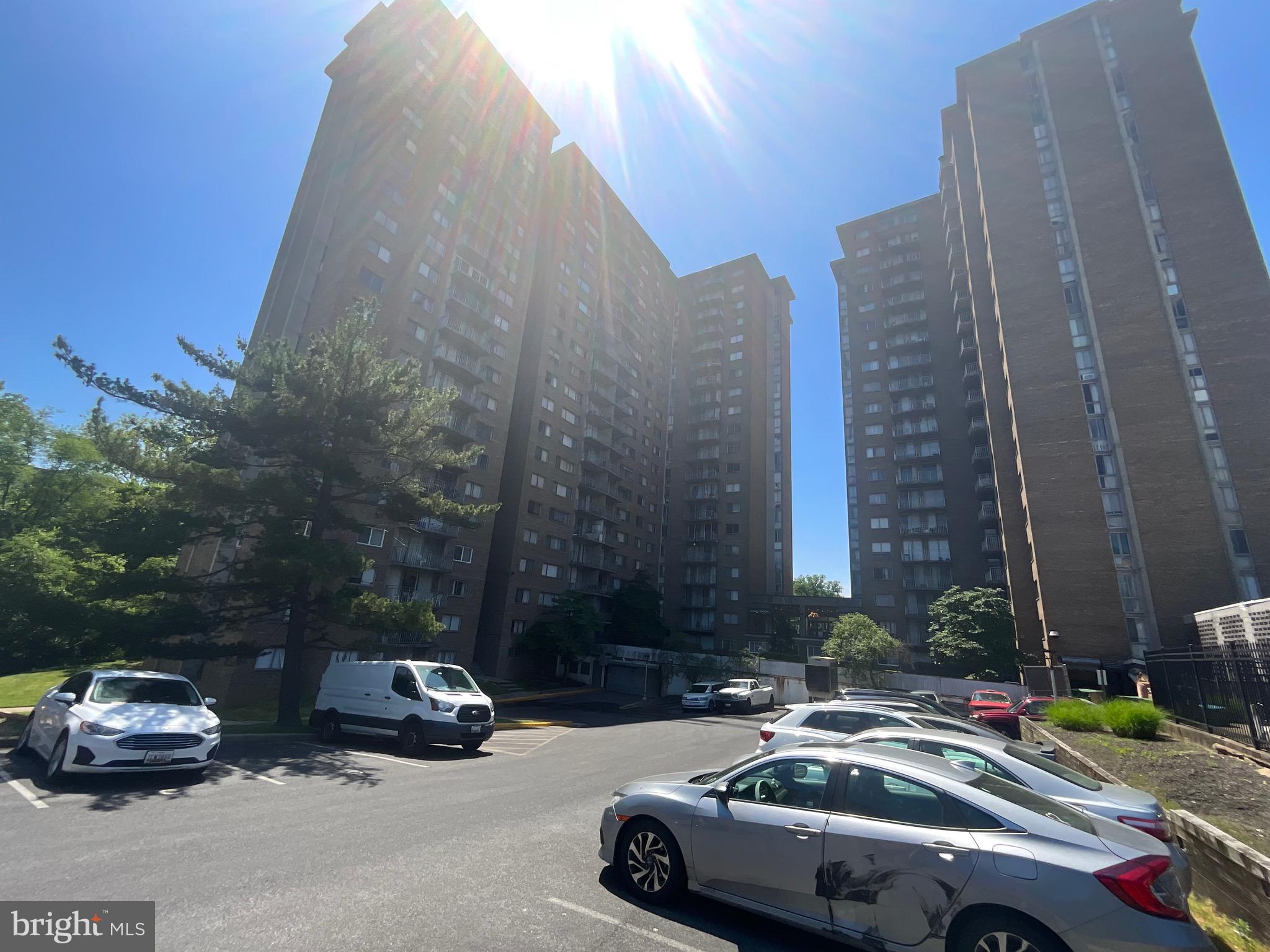 PRESIDENTIAL TOWERS - Residential