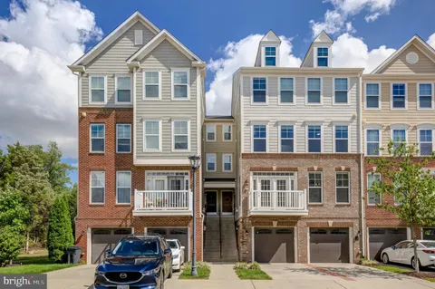 25206 Briargate Terrace, Chantilly, VA MLS: VALO2092436