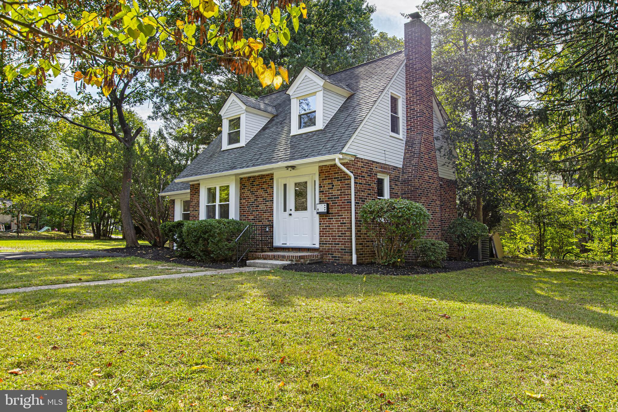 8 W BUTTONWOOD STREET