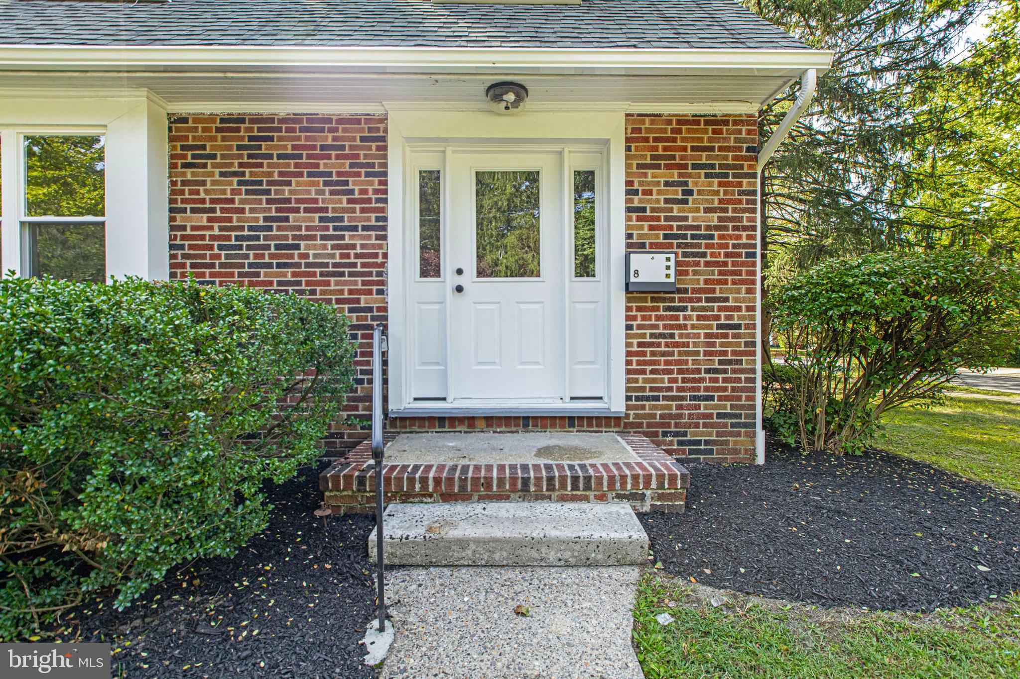 8 W BUTTONWOOD STREET