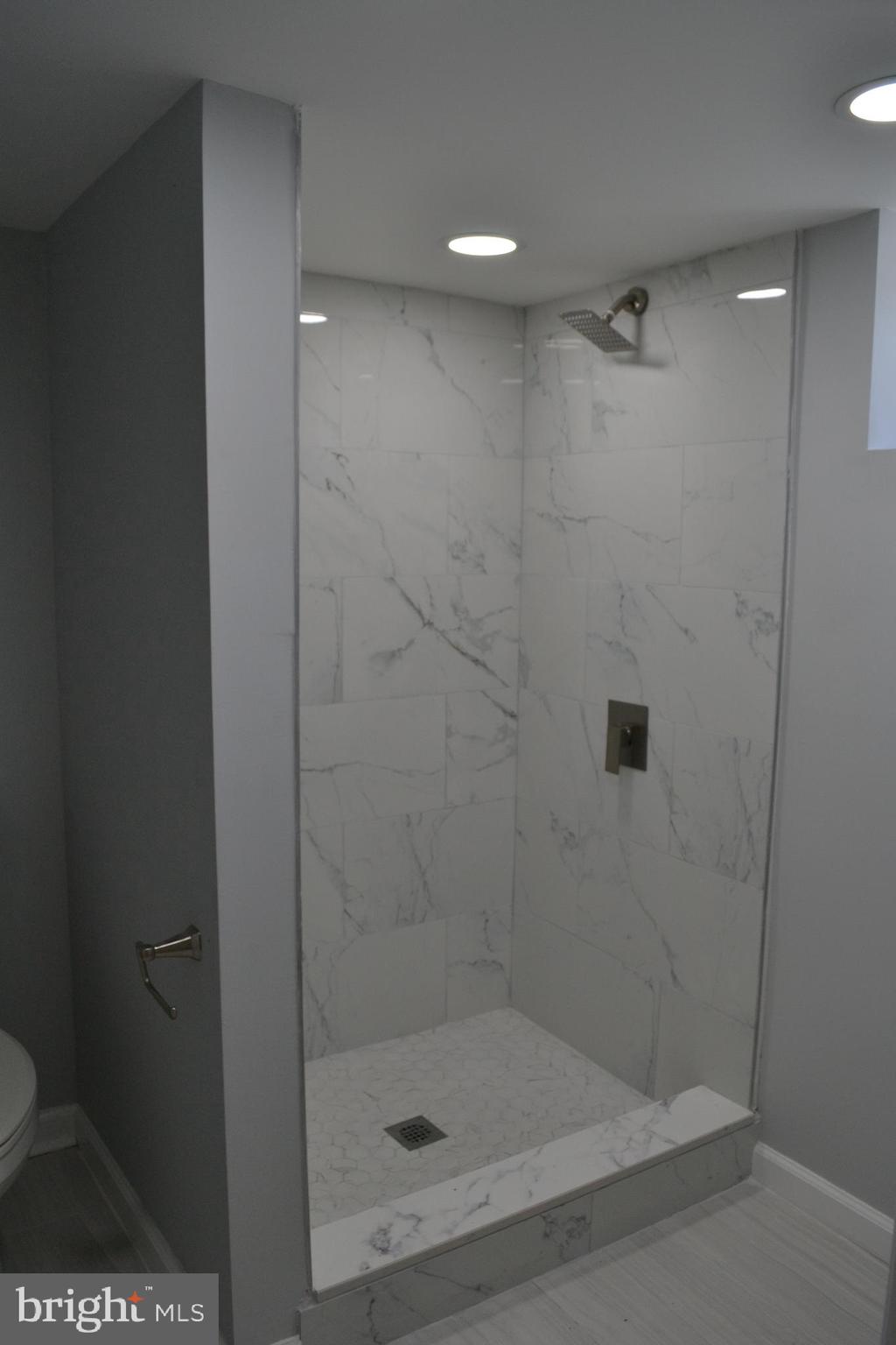 ROCK CREEK FOREST - Residential Lease