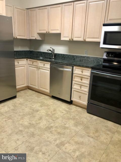 LEISURE WORLD - Residential Lease