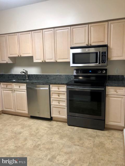 LEISURE WORLD - Residential Lease