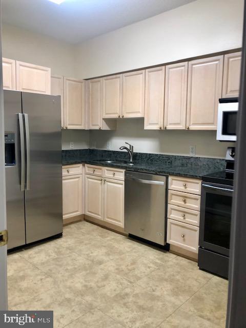 LEISURE WORLD - Residential Lease