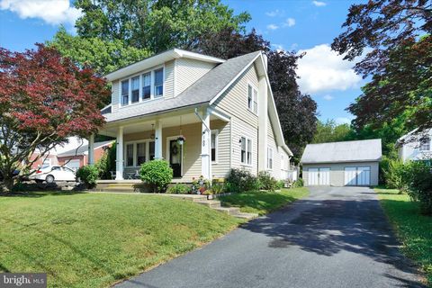 Photo of 169 ELIZABETH ST, MILLERSVILLE, PA 17551 (MLS # PALA2036234)