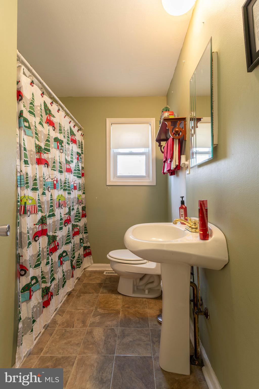 VILLAGE GREEN - Residential