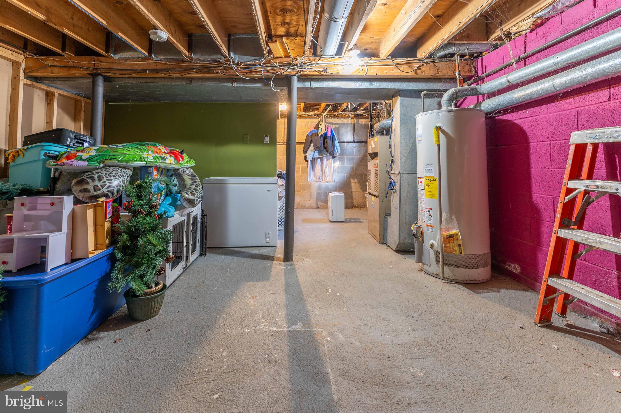 VILLAGE GREEN - Residential