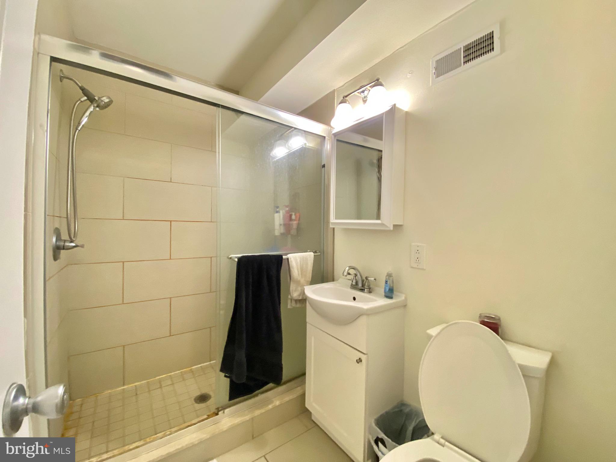 TEMPLE UNIVERSITY - Residential Lease