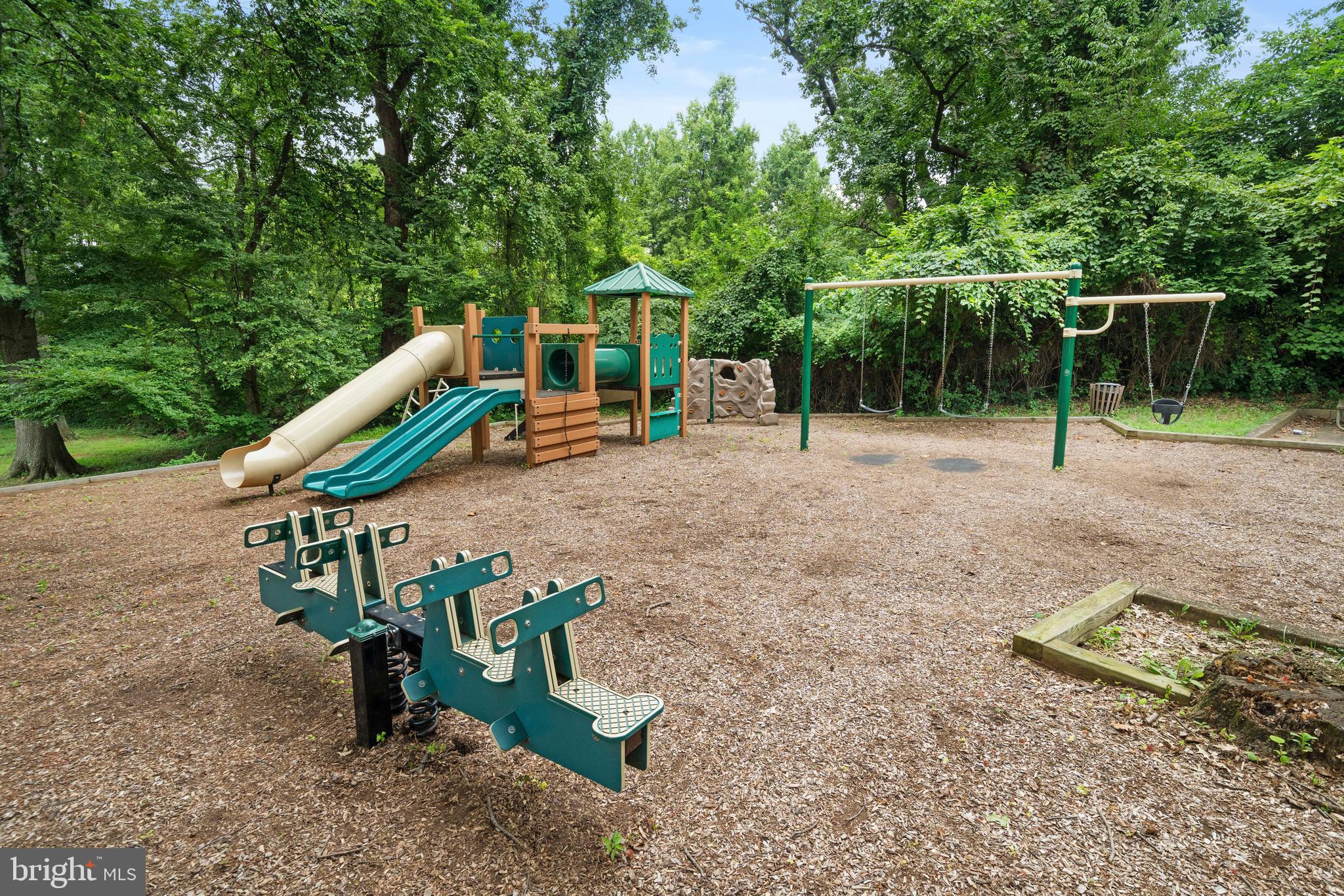 THE COLONIES - Residential