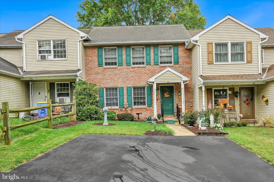 Charming 3 bedroom townhouse backing to scenic park.   This beautifully maintained mid-unit townhouse features 3 spacious bedrooms and 1.5 baths, perfect for comfortable living.  With a finished basement you'll have ample space for family activities, a home office or cozy retreat.  Very affordable with natural gas heat.