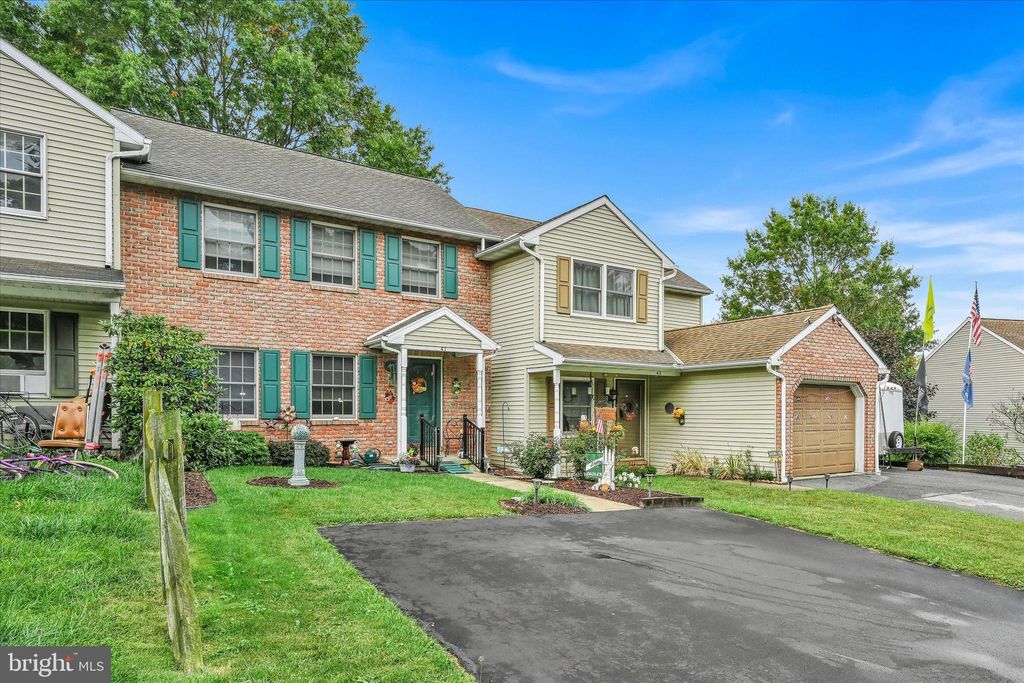 Photo of 41 Parkview Drive, REINHOLDS, PA 17569 (MLS # PALA2073194)