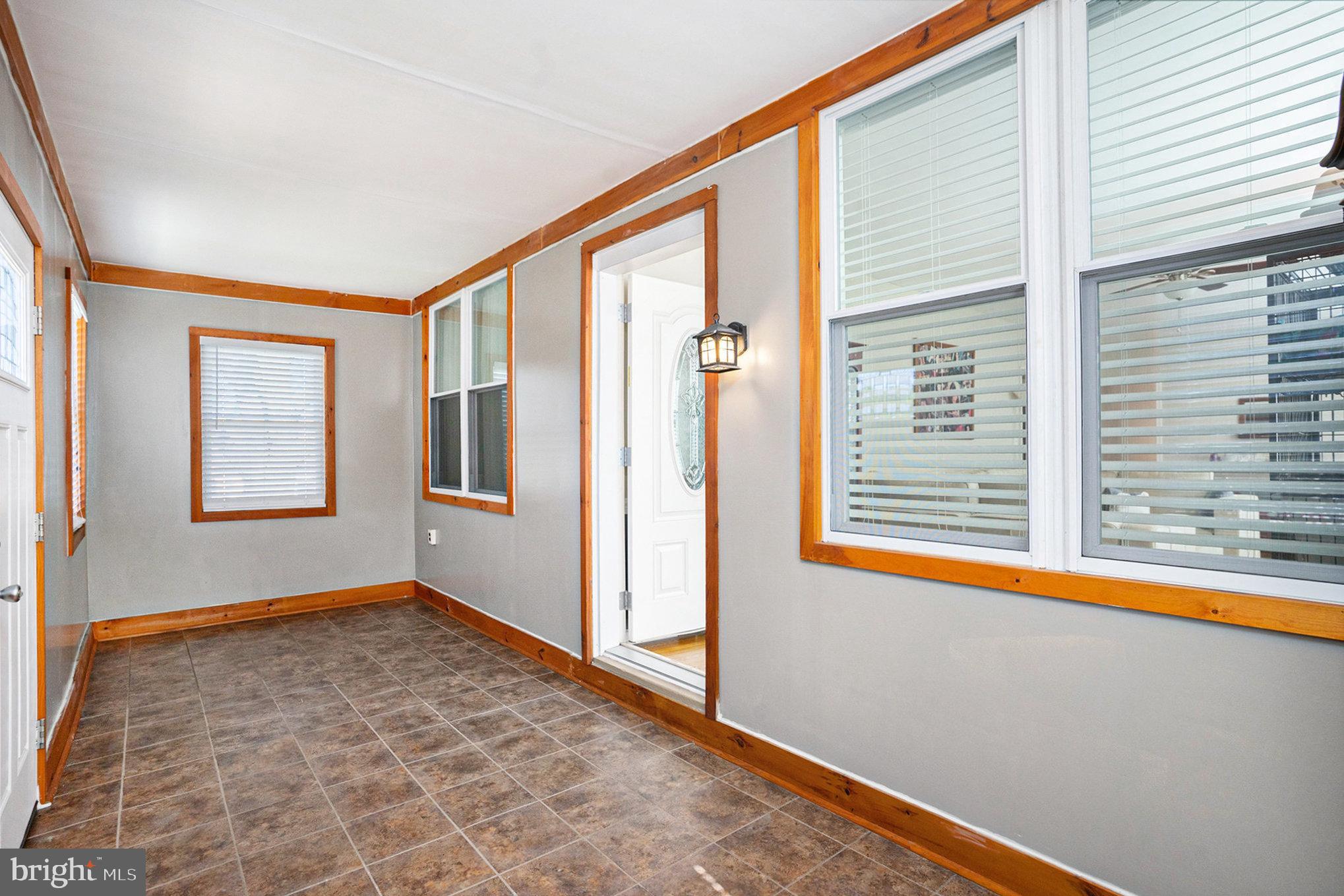 LAFAYETTE HILL - Residential Income