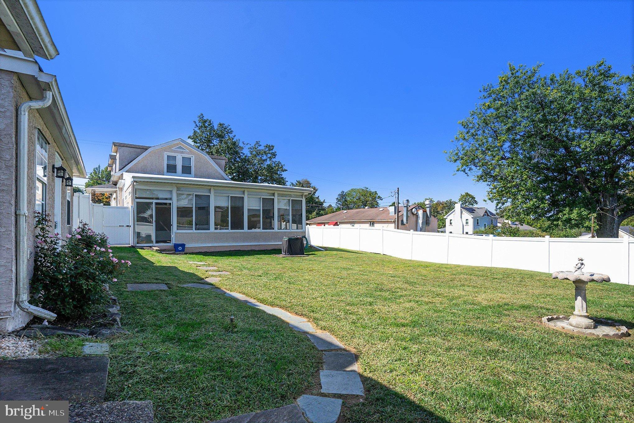 LAFAYETTE HILL - Residential Income