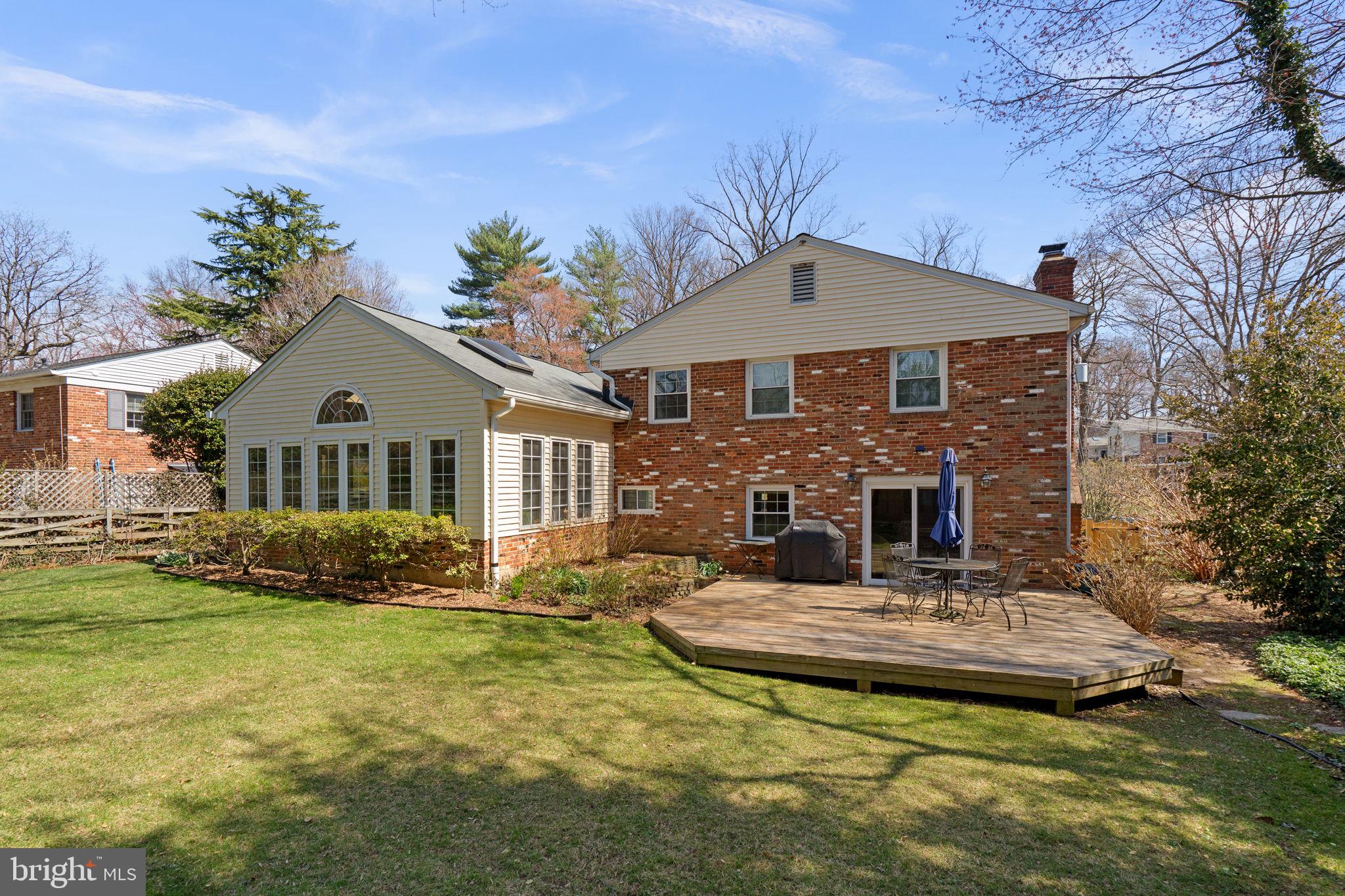 2418 LANCASTER COURT